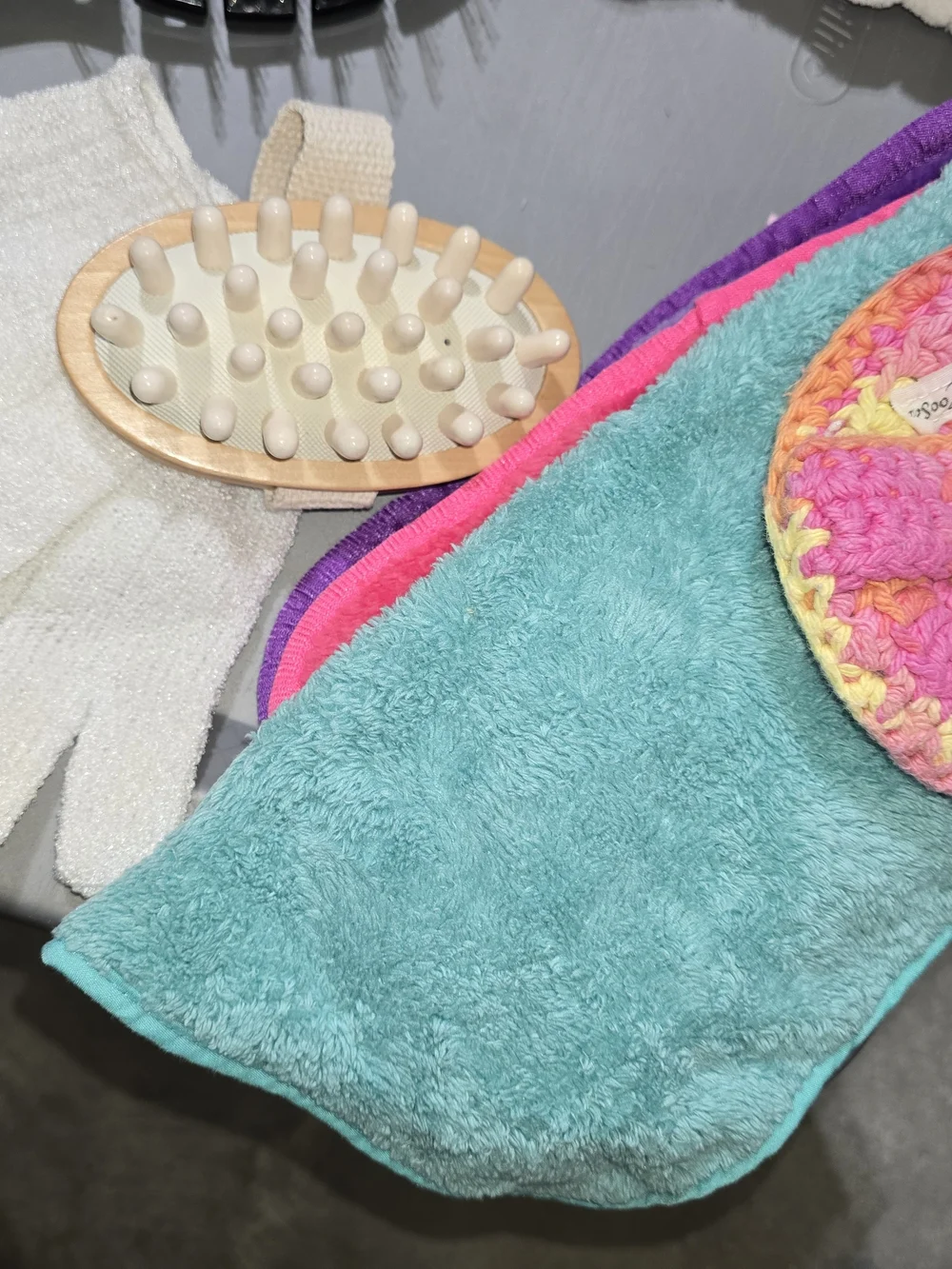Women's Spa Kit: 2 Brushes, Body Glove And Scrubber, Hair Clips, Head Bands,